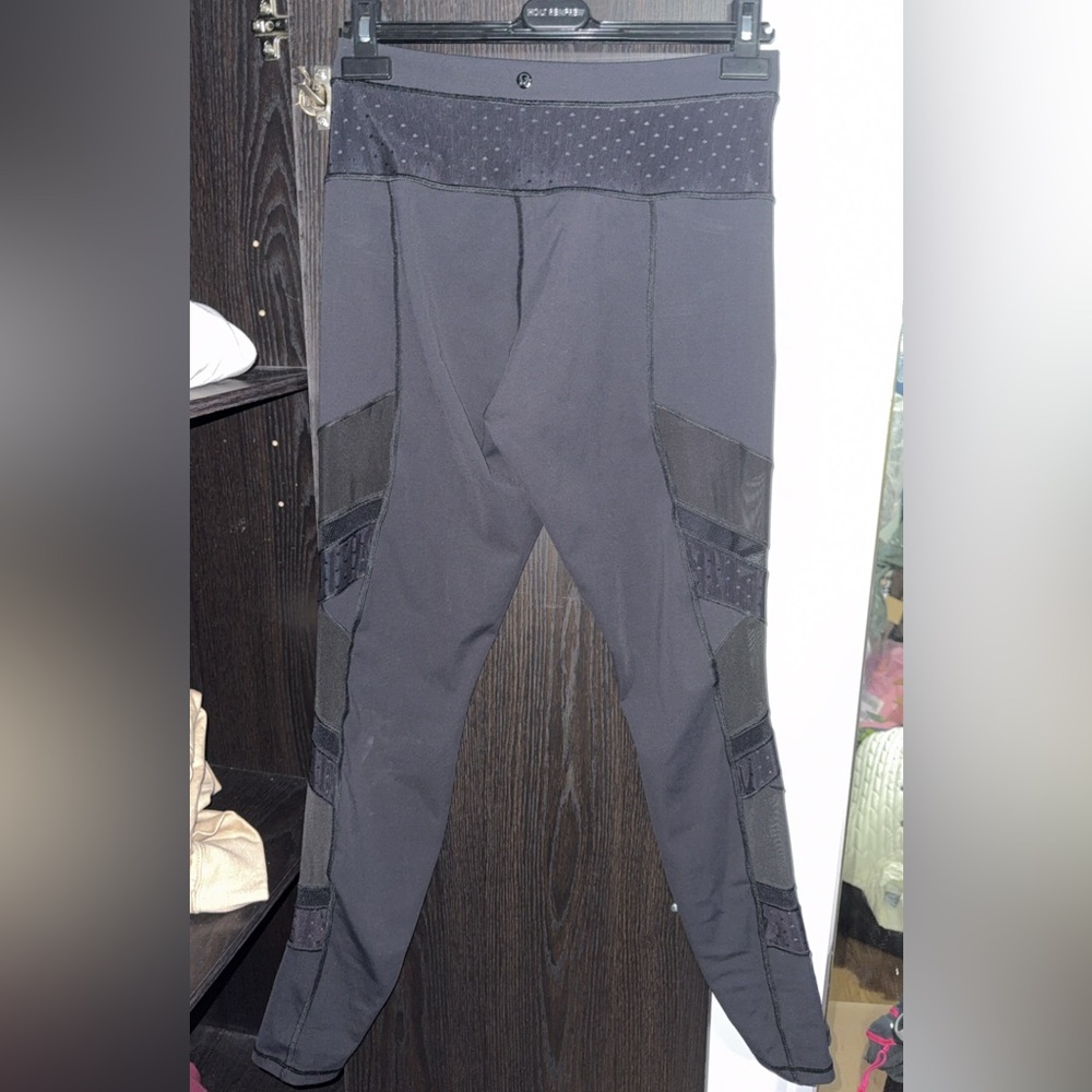 #64 Sz 8 30” inseam Lululemon Athletica Black leggings w mesh